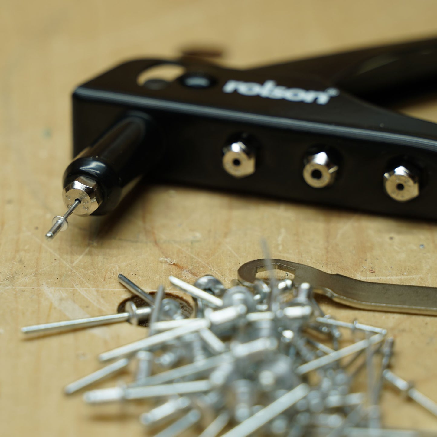 Rivet Gun with 4 head sizes and 60 Rivets