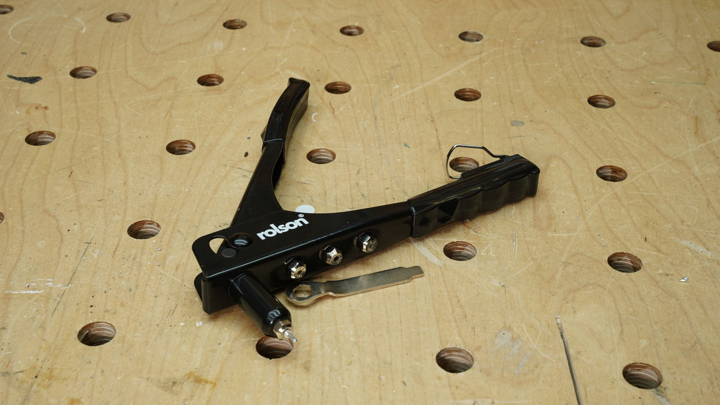 Rivet Gun with 4 head sizes and 60 Rivets