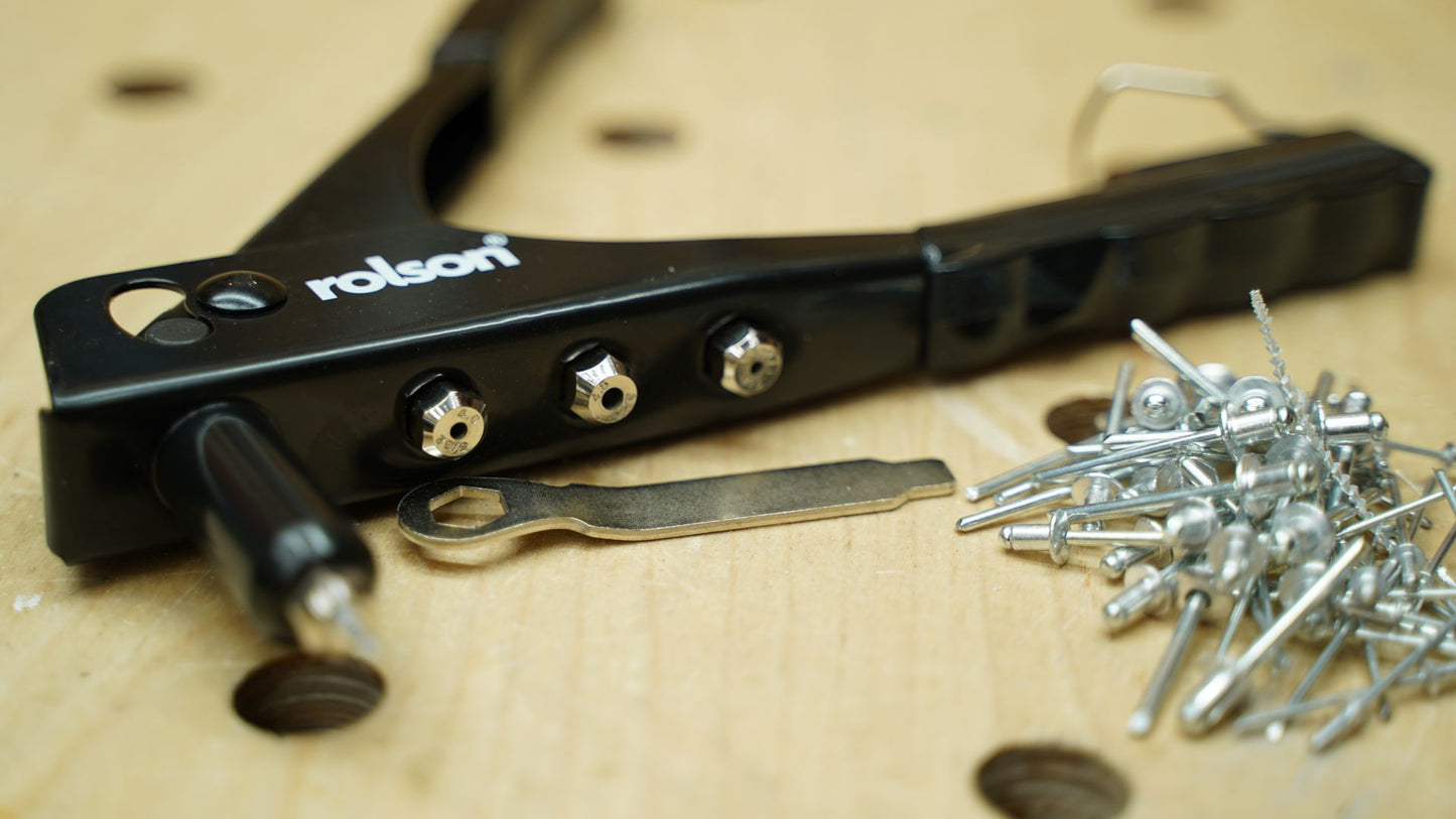 Rivet Gun with 4 head sizes and 60 Rivets