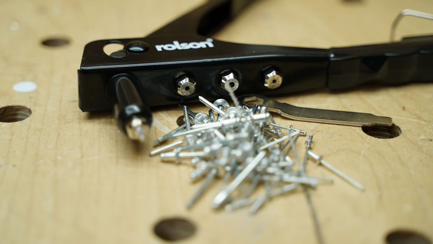 Rivet Gun with 4 head sizes and 60 Rivets