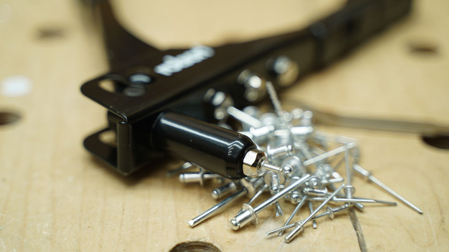 Rivet Gun with 4 head sizes and 60 Rivets