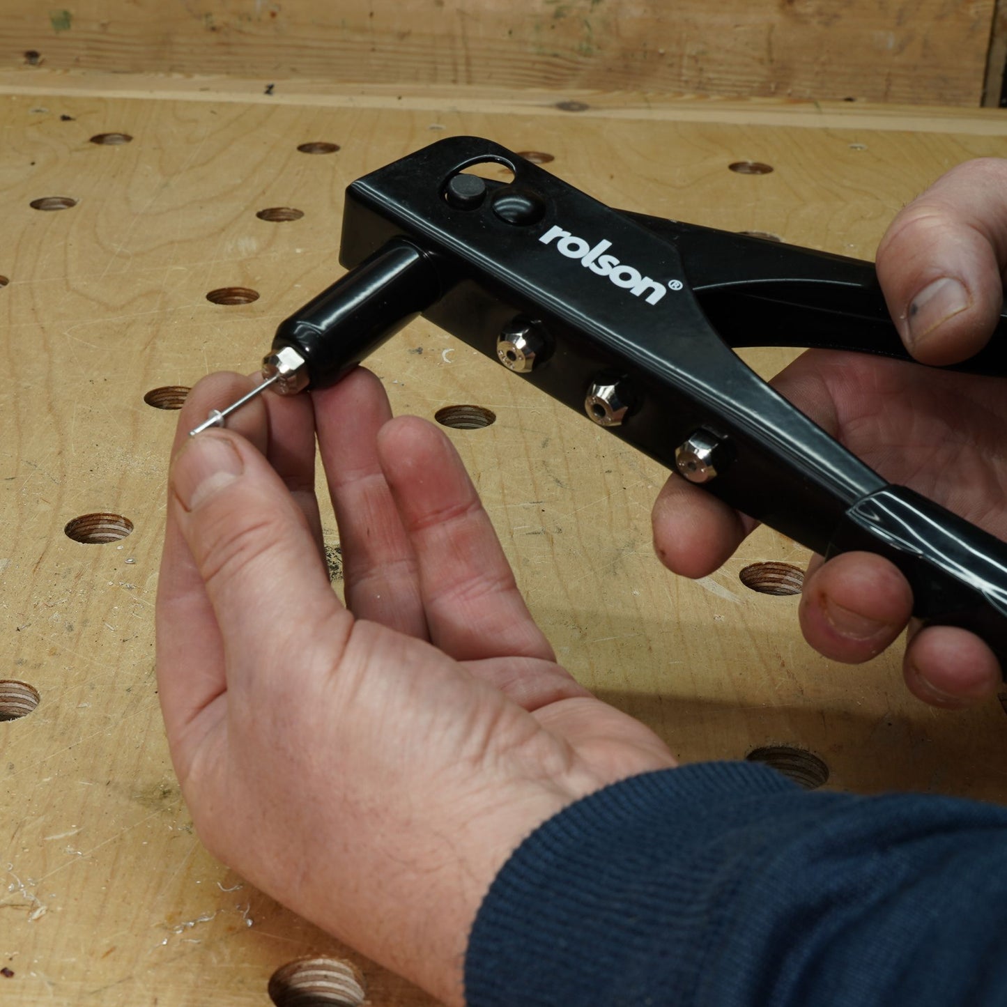 Rivet Gun with 4 head sizes and 60 Rivets