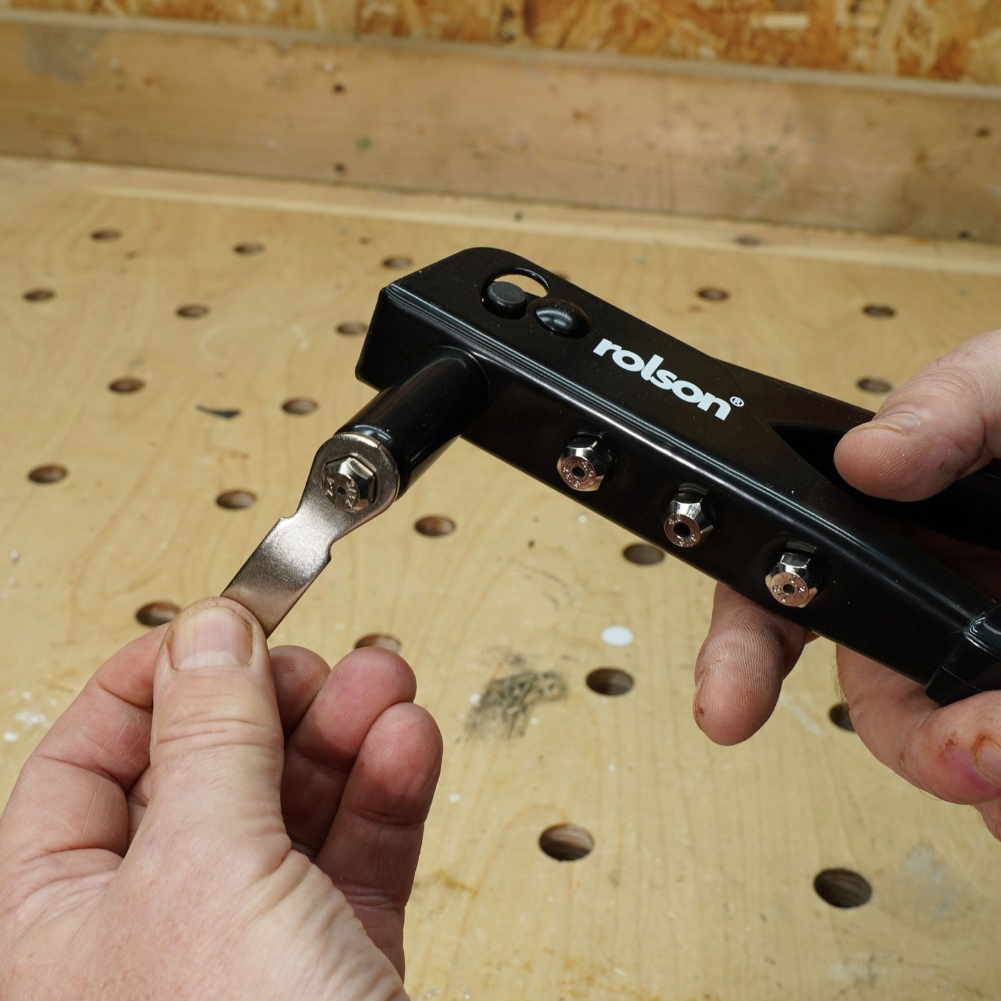 Rivet Gun with 4 head sizes and 60 Rivets
