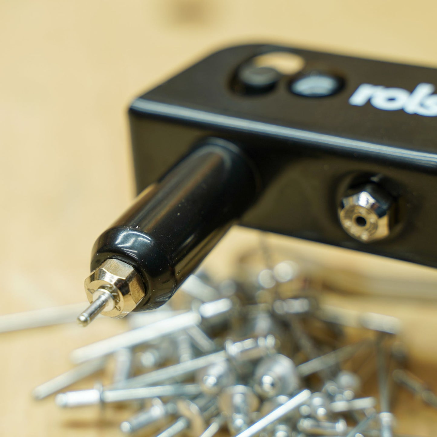 Rivet Gun with 4 head sizes and 60 Rivets